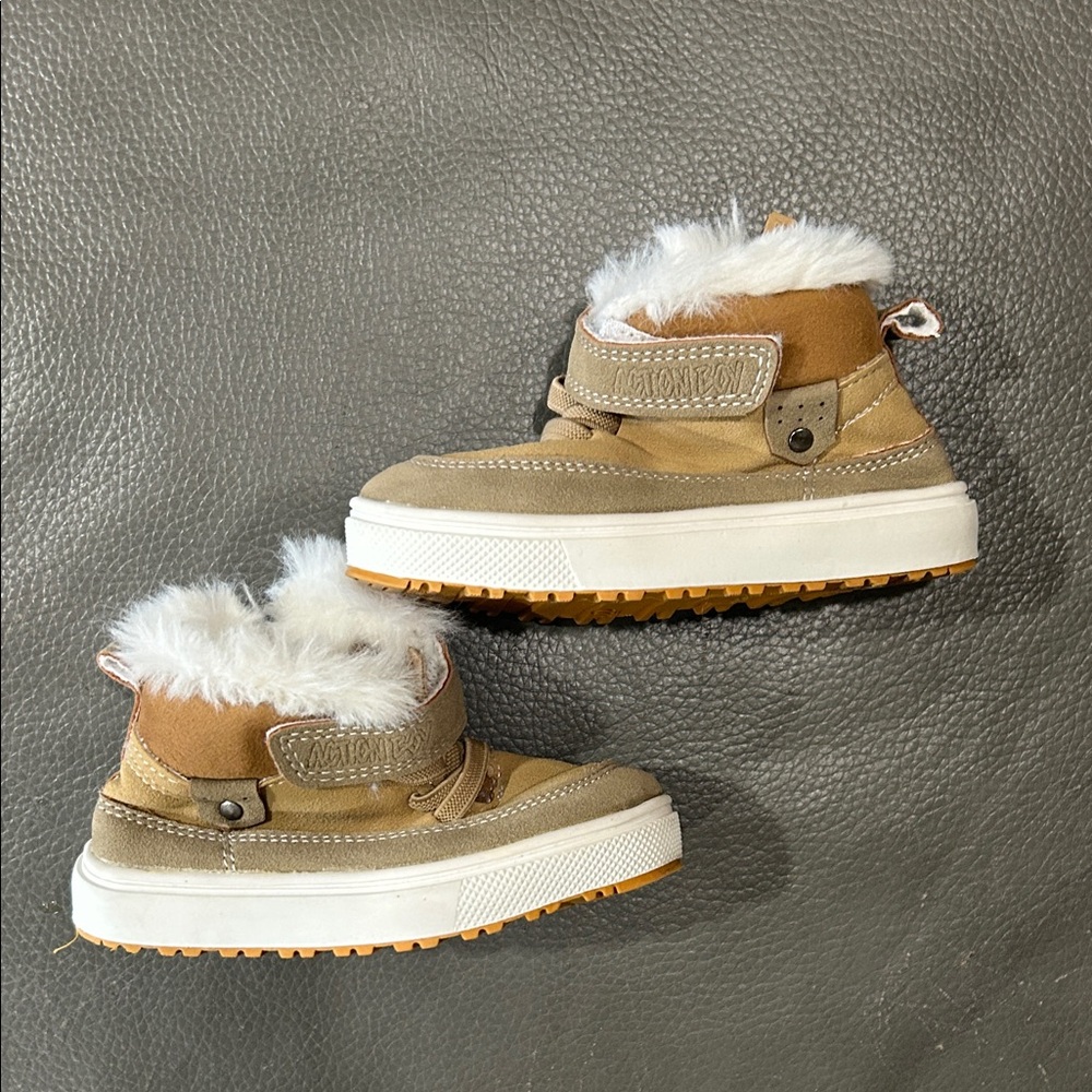 Action Boy Camel colored Baby Boots with Faux Fur Lining, size 6 - Picture 5 of 5